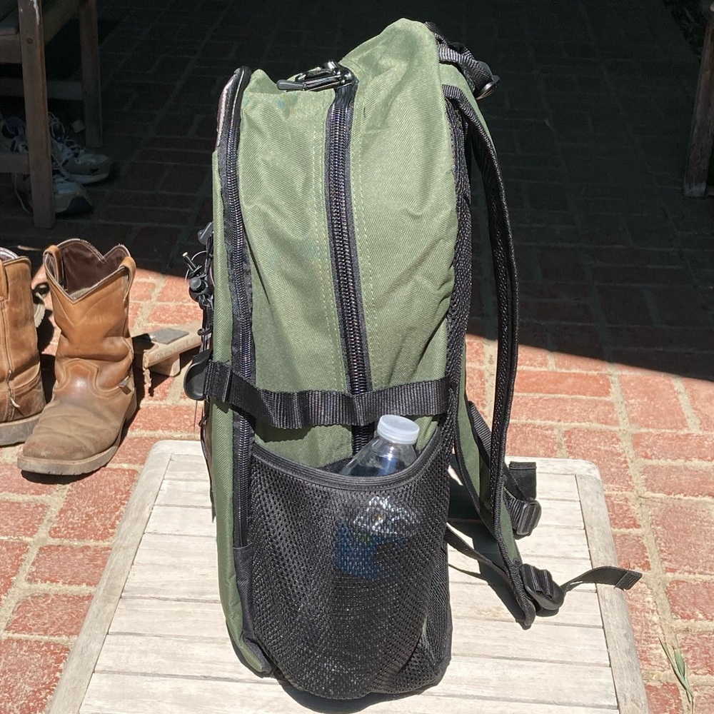 Backpack Avocado Green with Black Trim Side Pockets New 19” Unisex - Picture 4 of 16